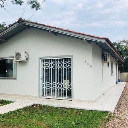 Casa De 03 Dormitorios No Centro De Bombinhas Εξωτερικό φωτογραφία